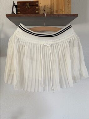 NWT Anthropologie Daily Practice White Pleated Mini Skirt with Shorts & Pockets